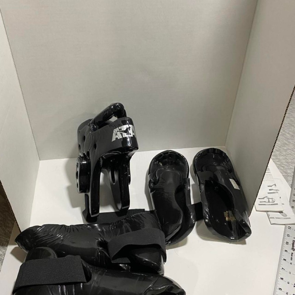 Macho Martial Arts black headgear gloves and shoes adults Size: XL. SKU-A881